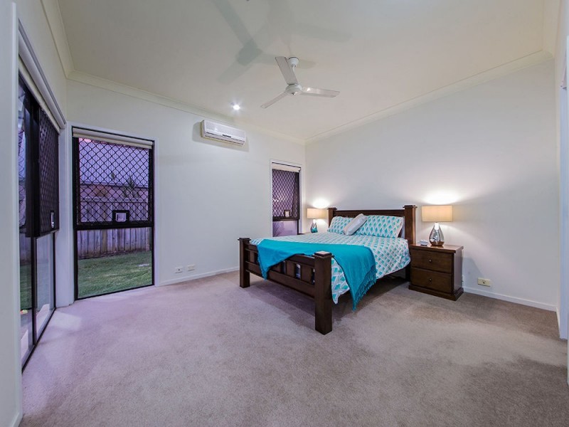 15 Hawksbury Crescent, Wakerley QLD 4154