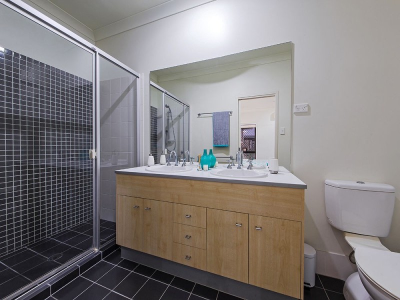 15 Hawksbury Crescent, Wakerley QLD 4154