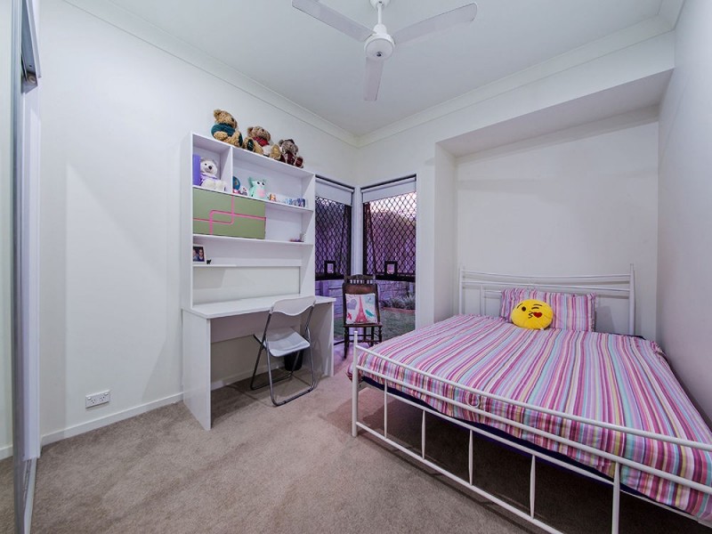 15 Hawksbury Crescent, Wakerley QLD 4154