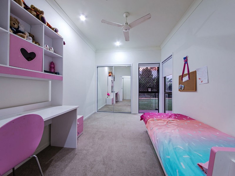 15 Hawksbury Crescent, Wakerley QLD 4154