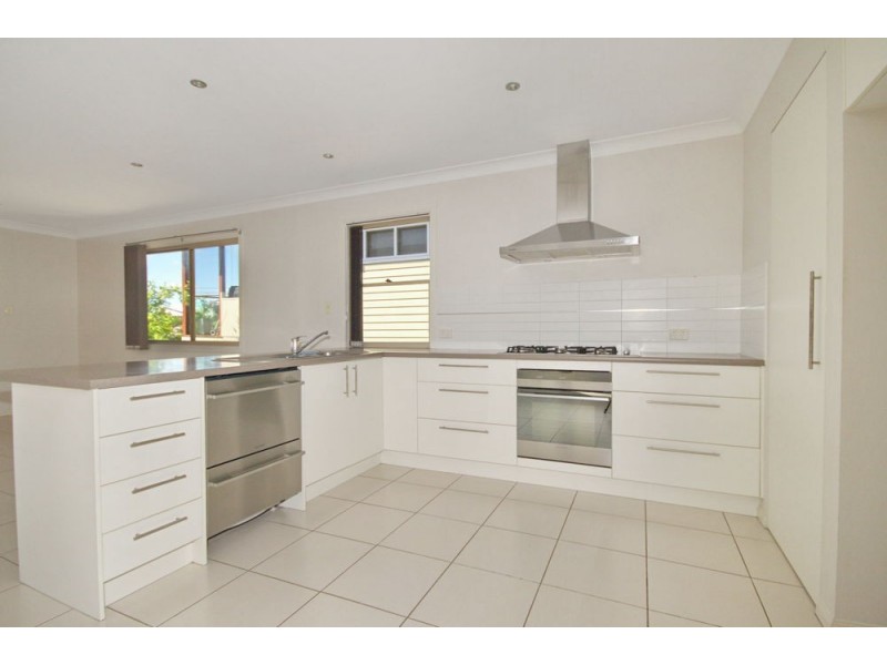 801 Esplanade Lota, Lota QLD 4179