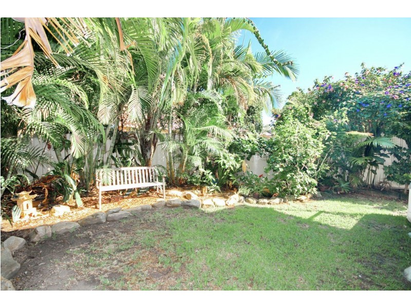 801 Esplanade Lota, Lota QLD 4179