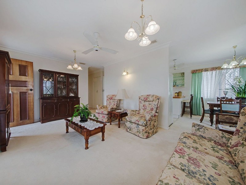 18 Attey Street (aka 1 Roanoak St), Manly West QLD 4179
