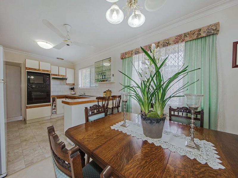 18 Attey Street (aka 1 Roanoak St), Manly West QLD 4179