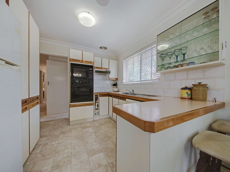 18 Attey Street (aka 1 Roanoak St), Manly West QLD 4179