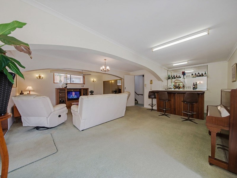 18 Attey Street (aka 1 Roanoak St), Manly West QLD 4179