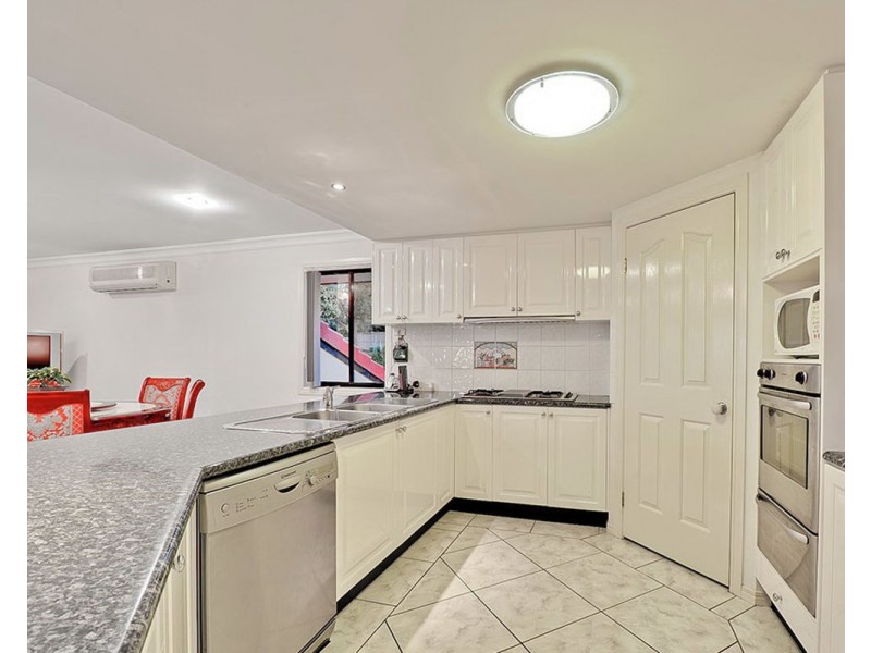 27 Saunders Place, Wynnum QLD 4178