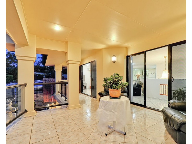 27 Saunders Place, Wynnum QLD 4178