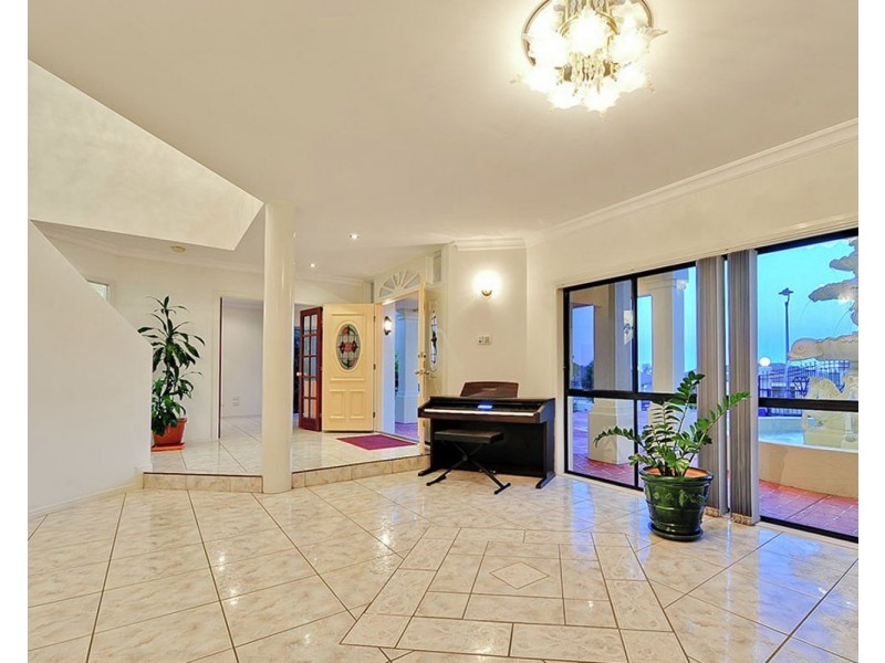 27 Saunders Place, Wynnum QLD 4178