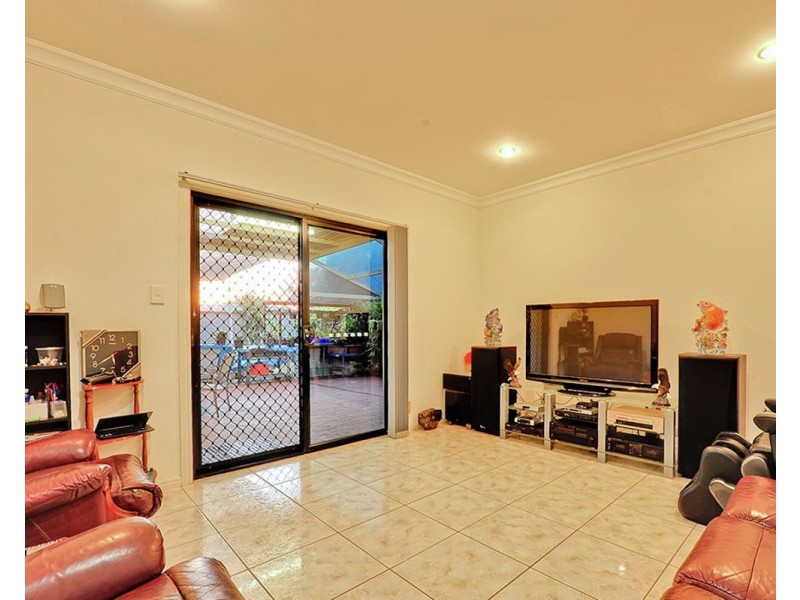 27 Saunders Place, Wynnum QLD 4178