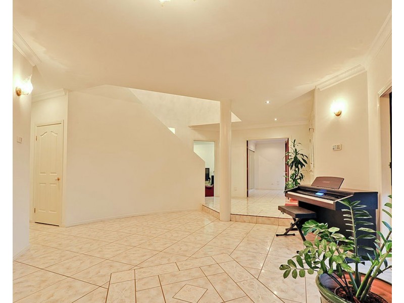 27 Saunders Place, Wynnum QLD 4178