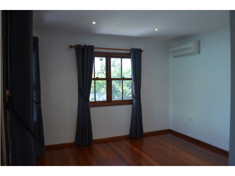 33 Moreton Avenue, Wynnum QLD 4178