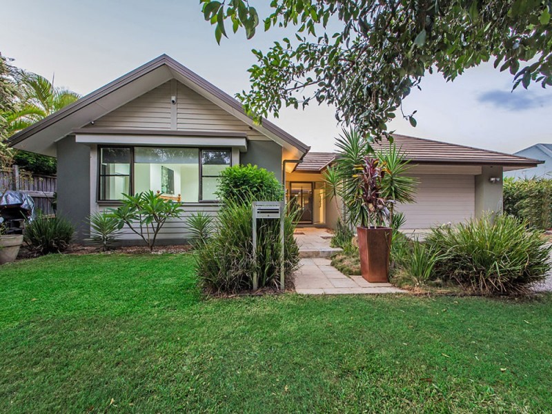 8 Torrens Cr, Wakerley QLD 4154