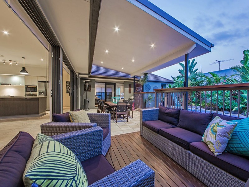 8 Torrens Cr, Wakerley QLD 4154