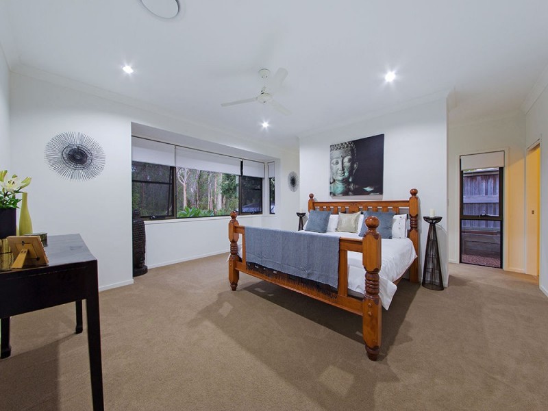 8 Torrens Cr, Wakerley QLD 4154