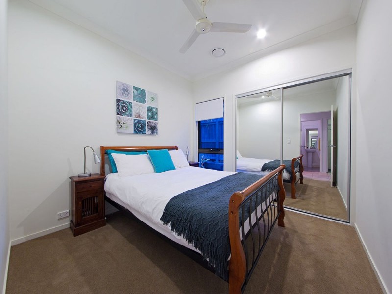 8 Torrens Cr, Wakerley QLD 4154