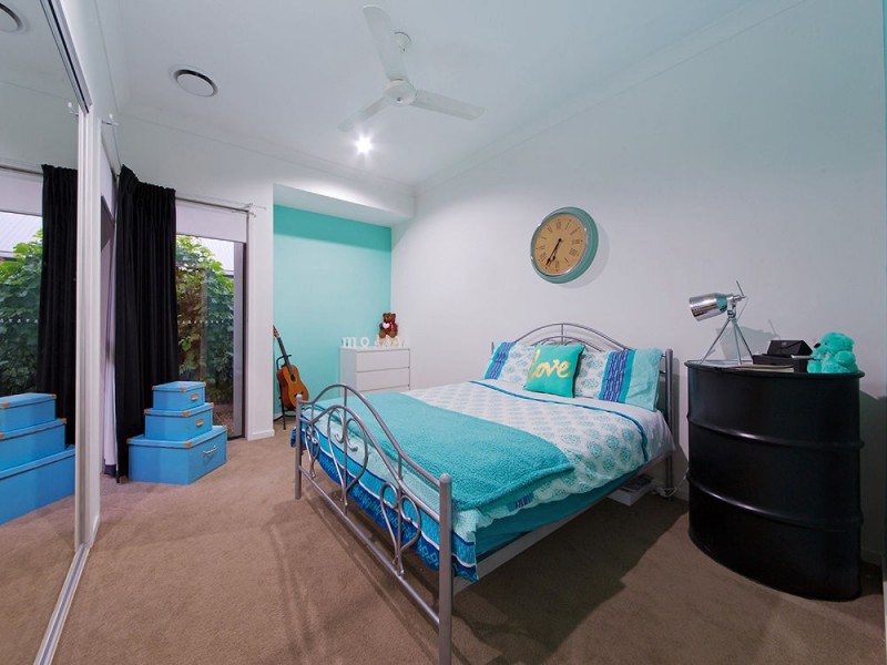 8 Torrens Cr, Wakerley QLD 4154