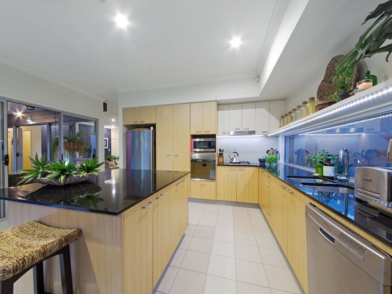 83 Mossvale Drive, Wakerley QLD 4154