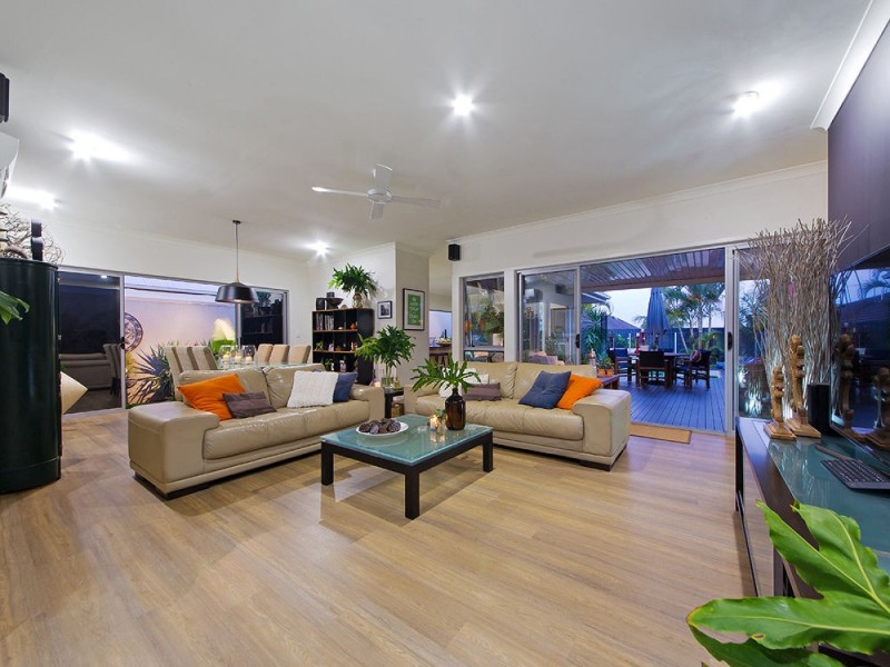 83 Mossvale Drive, Wakerley QLD 4154