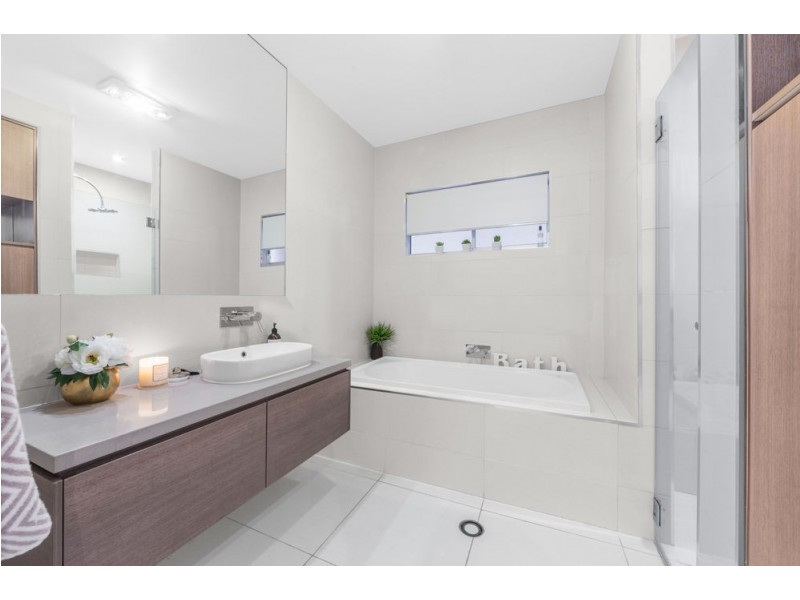 45 Oceana Terrace, Manly QLD 4179