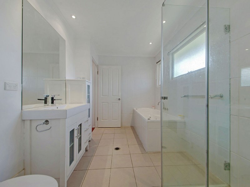 9 Ogilvie St, Wynnum QLD 4178