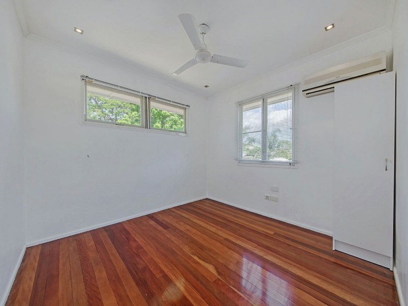 9 Ogilvie St, Wynnum QLD 4178