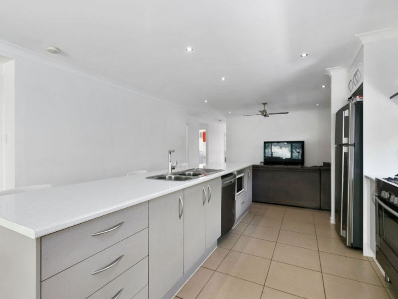41 Worchester Crescent, Wakerley QLD 4154