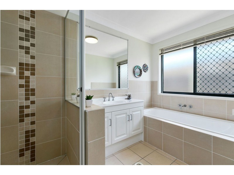 59 Worthing St, Wynnum QLD 4178