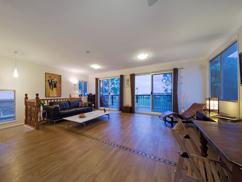 735 Esplanade, Lota QLD 4179