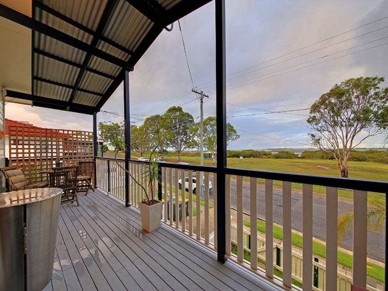 735 Esplanade, Lota QLD 4179