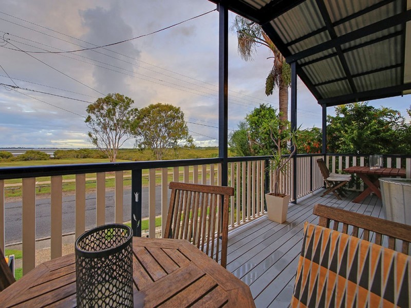 735 Esplanade, Lota QLD 4179