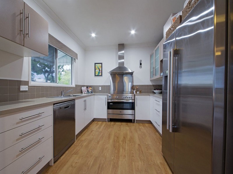 735 Esplanade, Lota QLD 4179