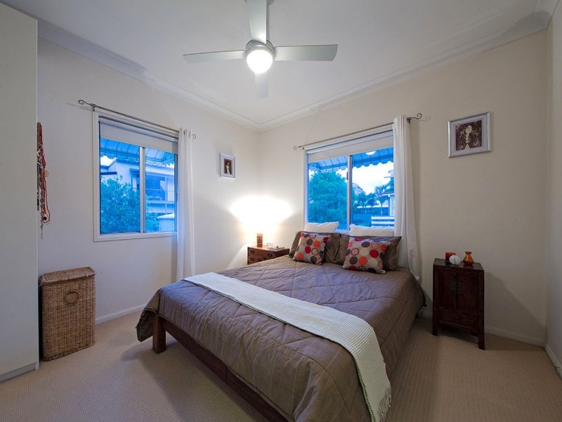 735 Esplanade, Lota QLD 4179