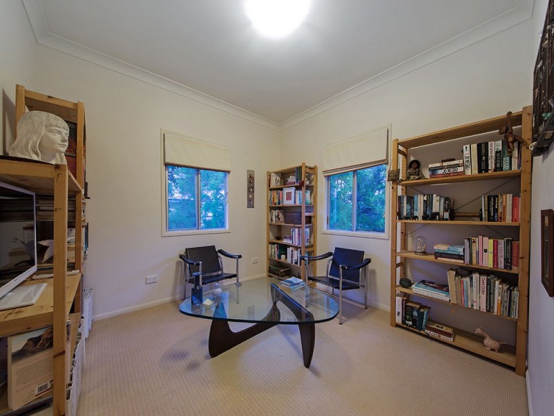 735 Esplanade, Lota QLD 4179