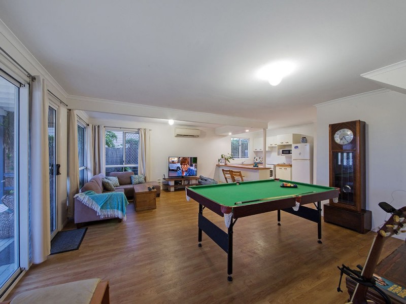 735 Esplanade, Lota QLD 4179
