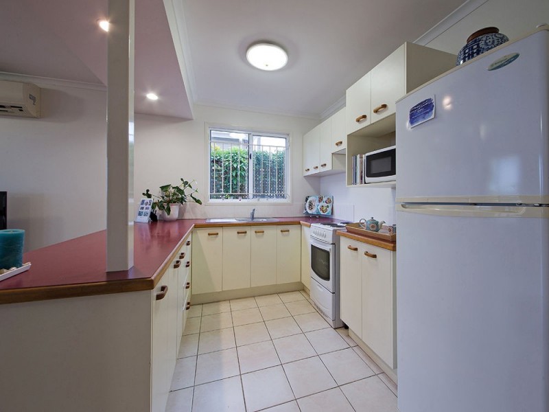 735 Esplanade, Lota QLD 4179