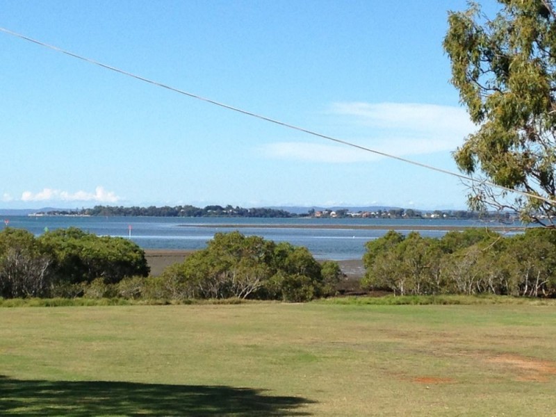 735 Esplanade, Lota QLD 4179