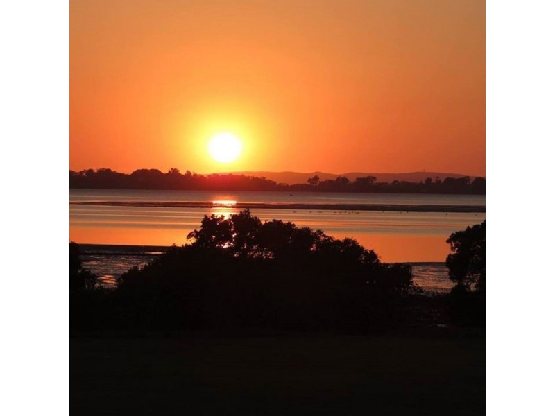 735 Esplanade, Lota QLD 4179