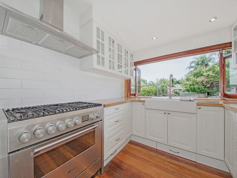 32 Rodney Street, Wynnum West QLD 4178