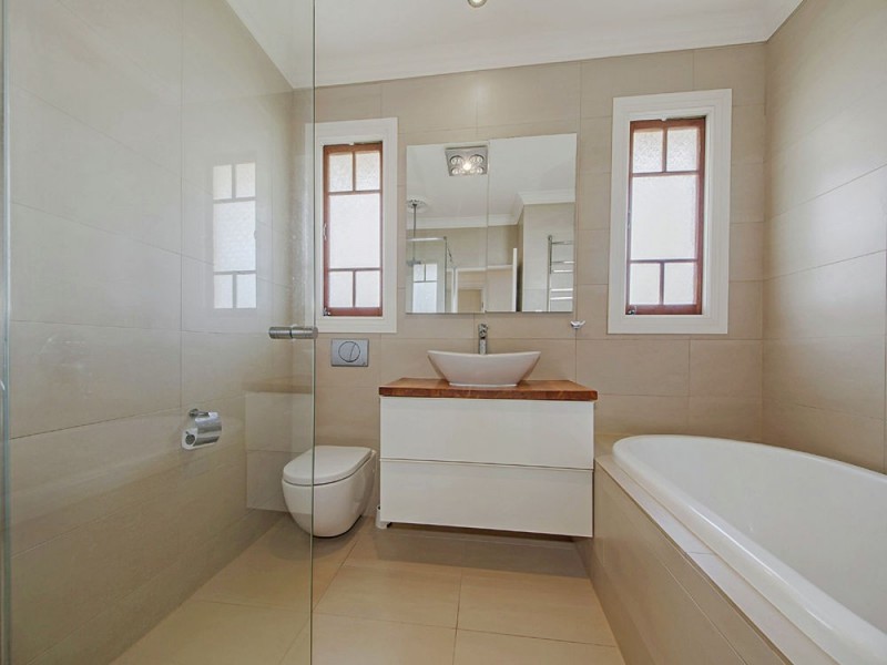 32 Rodney Street, Wynnum West QLD 4178