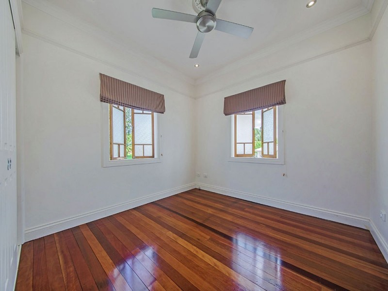 32 Rodney Street, Wynnum West QLD 4178