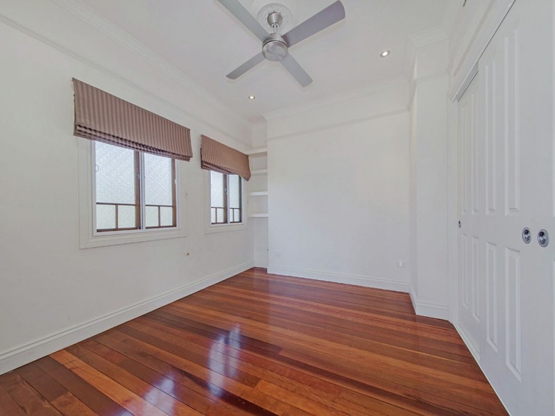 32 Rodney Street, Wynnum West QLD 4178