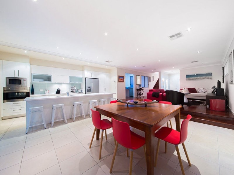 54 MacDonald Street, Lota QLD 4179