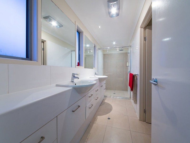 54 MacDonald Street, Lota QLD 4179