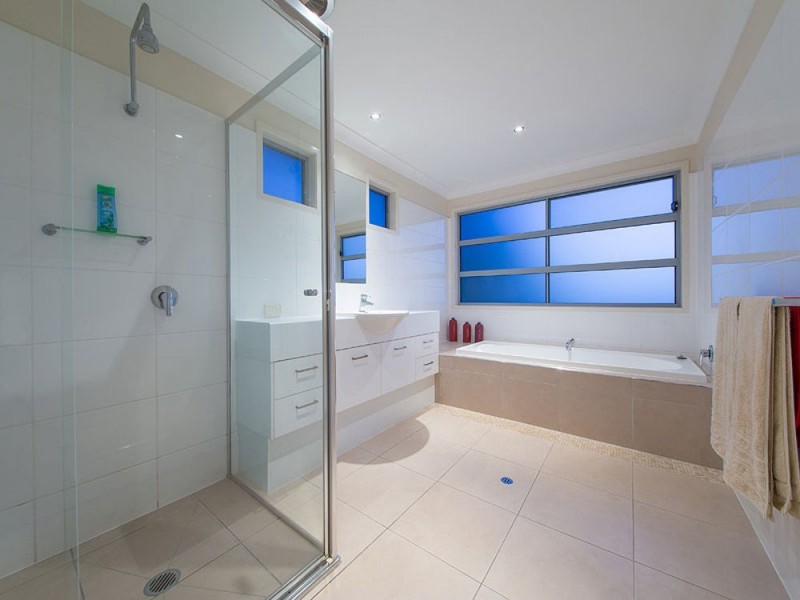 54 MacDonald Street, Lota QLD 4179