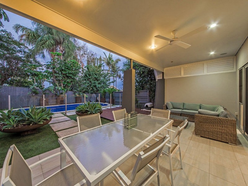 54 MacDonald Street, Lota QLD 4179