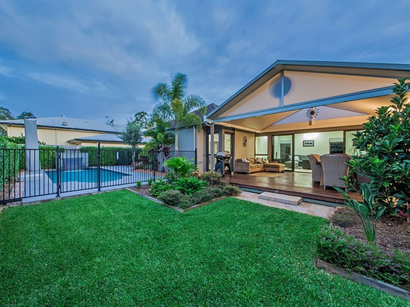 6 Barrington Crescent, Wakerley QLD 4154