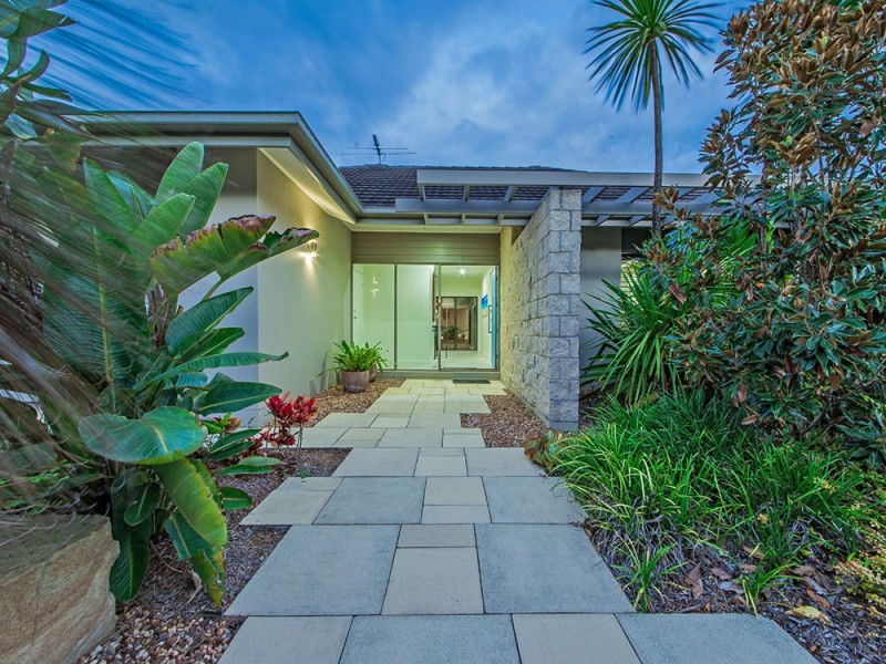 6 Barrington Crescent, Wakerley QLD 4154