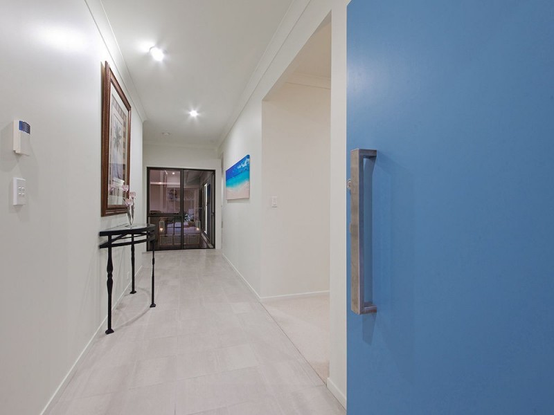 6 Barrington Crescent, Wakerley QLD 4154