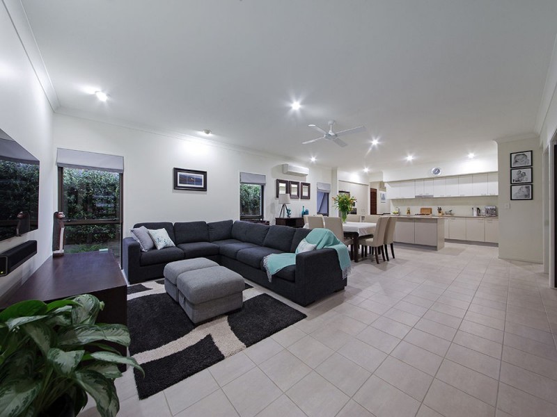 6 Barrington Crescent, Wakerley QLD 4154